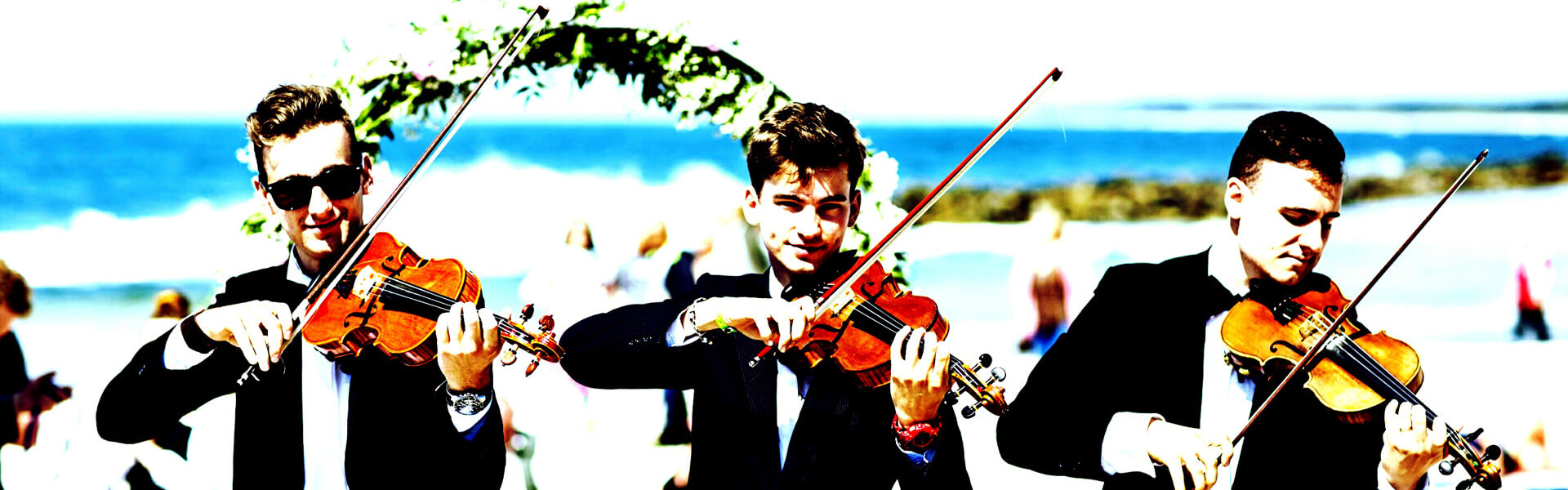 https://www.hannoverklang.com/wp-content/uploads/2018/09/liveband-mit-geigen-in-hannover-fuer-hochzeiten-buchen-masters-of-violins.jpg