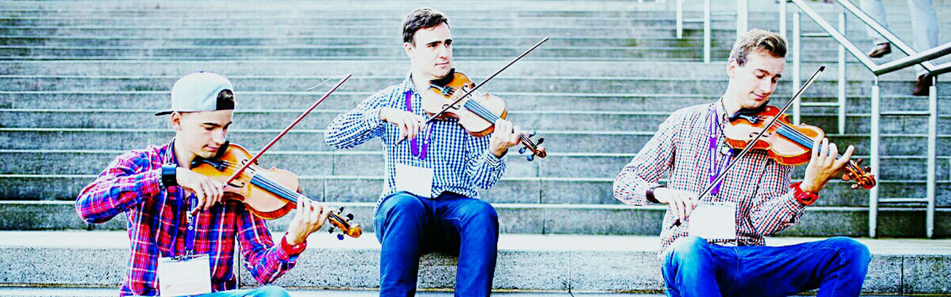 https://www.hannoverklang.com/wp-content/uploads/2018/09/violinisten-trio-in-hannover-buchen-masters-of-violins.jpg